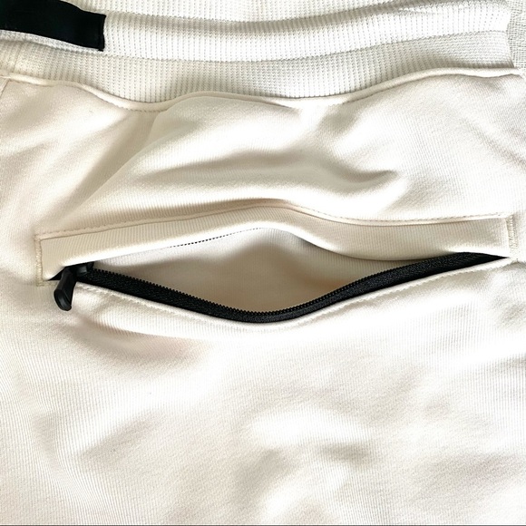 FABLETICS The Courtside French Terry Short Bone - Picture 14 of 16